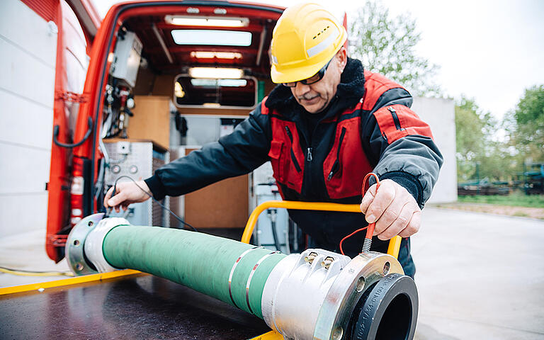 Hydraullic Line Inspection Mobile inspection of hydraulic line equipment in accordance with TRBS ...